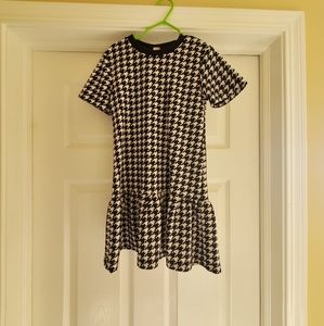 Girl's Black and White Dress Size 4-5 Years